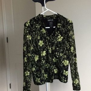 Lace blouse in black and green. Body lined